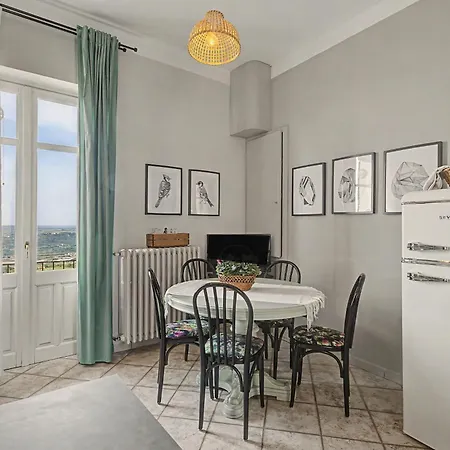 Sotto Castello Apartment Novello